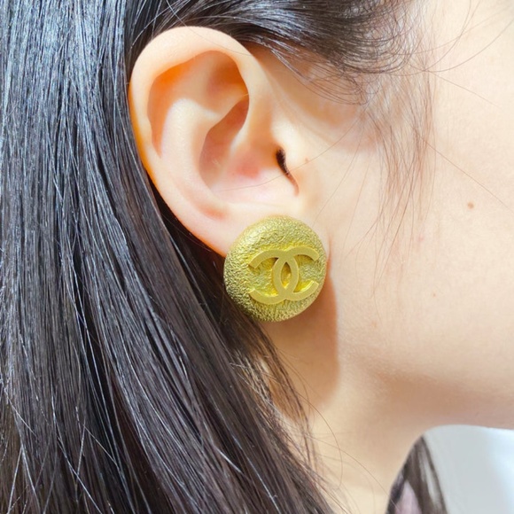 Chanel Vintage Double C Gold Earrings - Picture 2 of 11